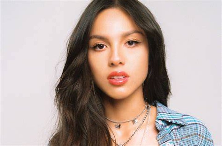 Olivia Rodrigos Sour Returns to No. 1 on Billboard 200 Albums Chart