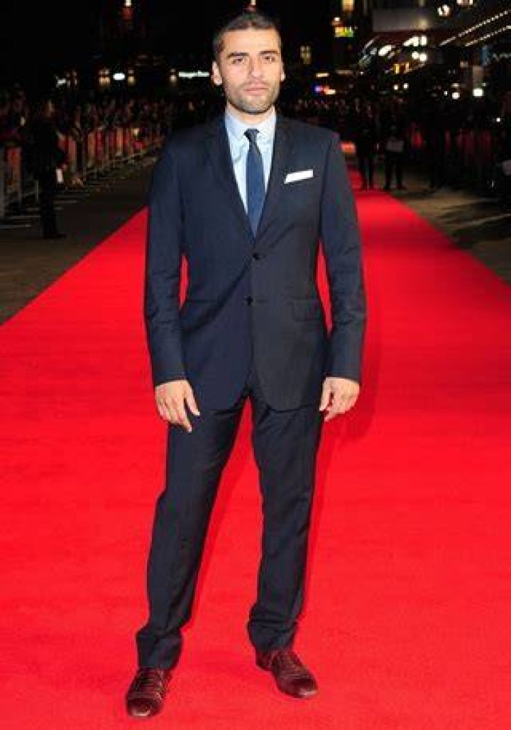 Oscar Isaac Height Weight Body Stats Age Family Facts