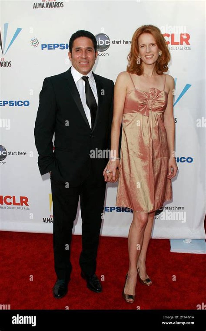 Oscar Nunez Wiki Bio, wife, net worth, married, family, kids. Is he gay?