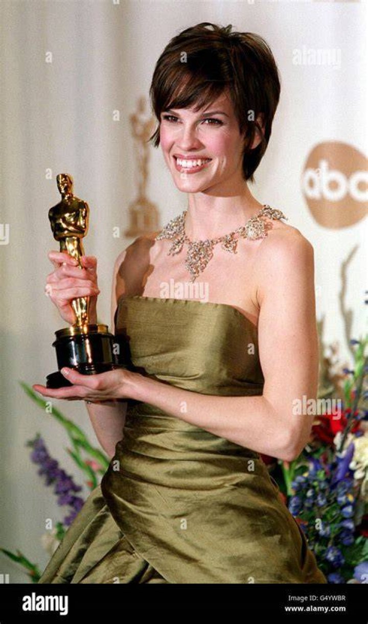 Oscar Winner Hilary Swank Weds Philip Schneider In Forest Wedding