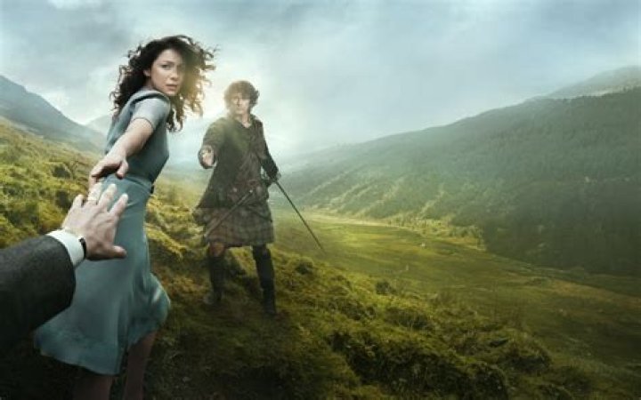 Outlander's Sam Heughan Dating Twin Peaks Actress Amy Shiels, According