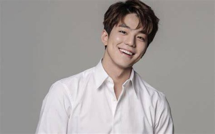 Perfil e fatos de Kim Ji Woong (atualizado!) ADOLESCENTE
