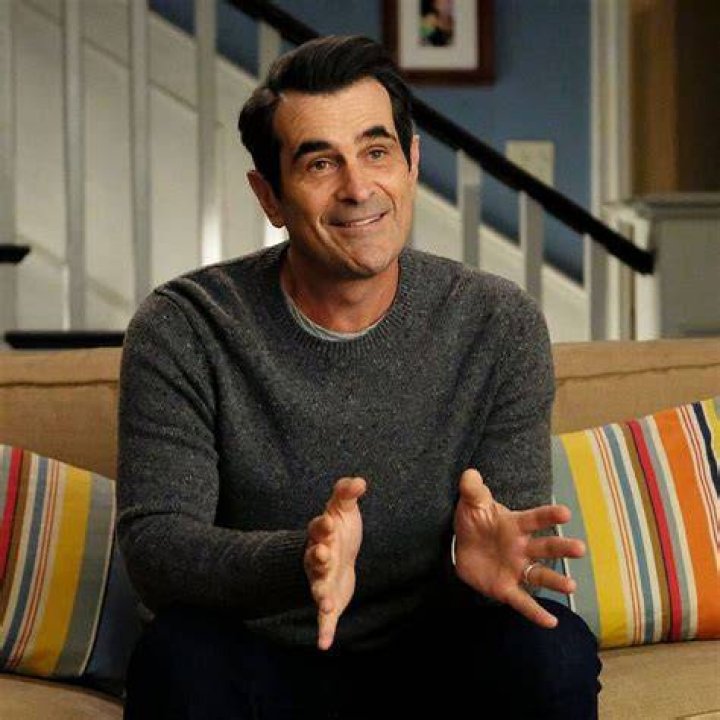 Phil dunphy death Is Phil from Modern Family alive? Ty Burrell death
