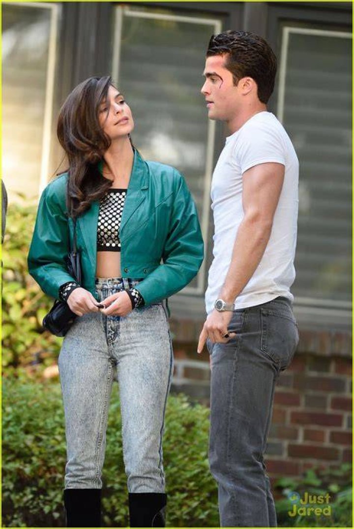 Photo spencer boldman gash flirt emily ratajkowski cruise set 01