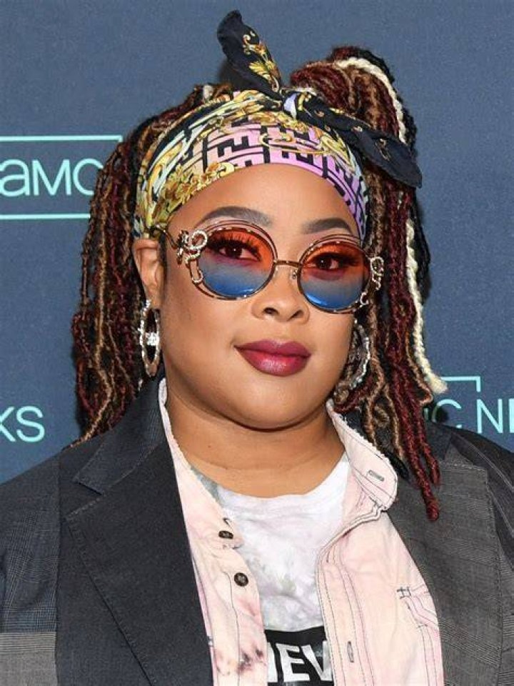 [Pic] Rapper Da Brat Shows Off New Glam Look and Curly Do Black Girl