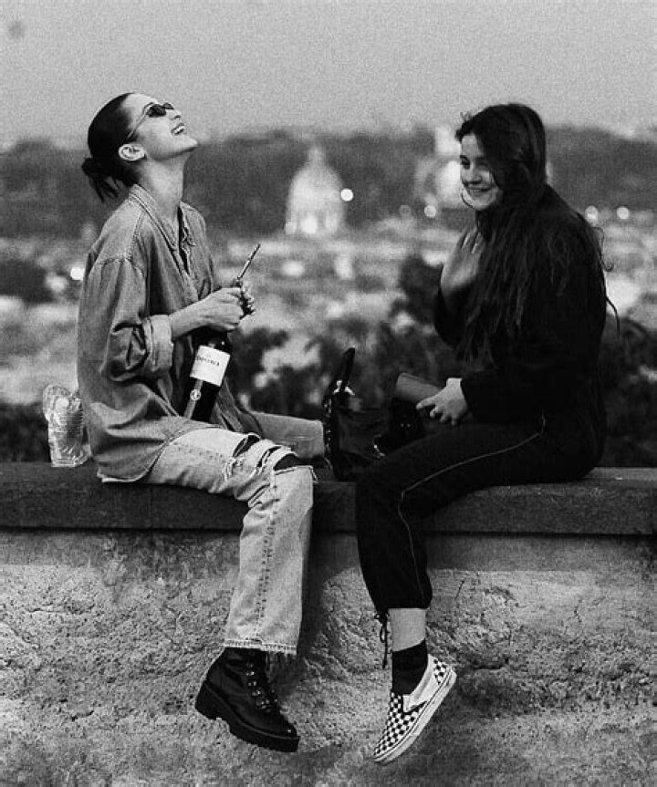 Pin by Krishiee on feels Alicia silverstone, Girl smoking, Grunge girl