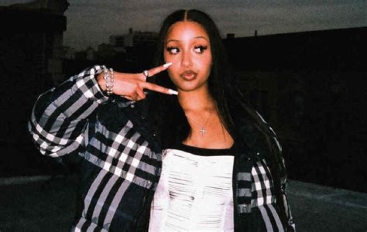 PinkPantheress Biography: Real Name, Boyfriend, Age, Net Worth, Instagram, Parents, Ethnicity, Nationality, Songs