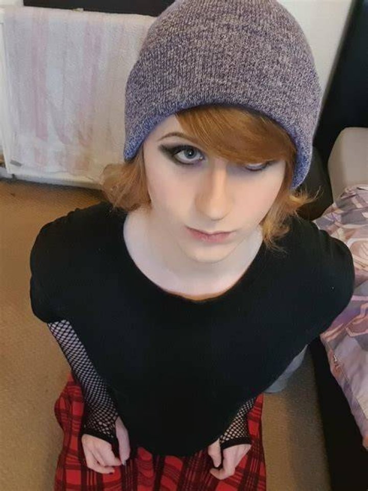 POV Femboyfren Ties Your Laces ^^ r/femboy