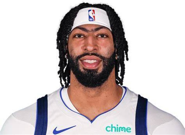 Professional basketball player Anthony Davis, left, and Erainer Davis