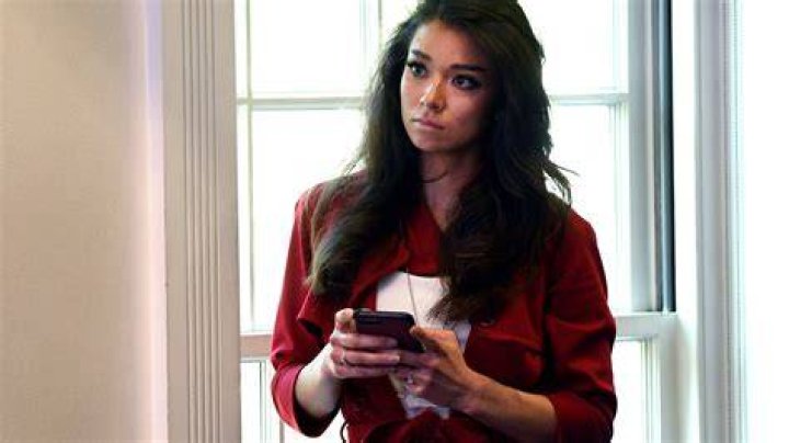 ProTrump reporter crashes Trump briefing AGAIN after she was banned