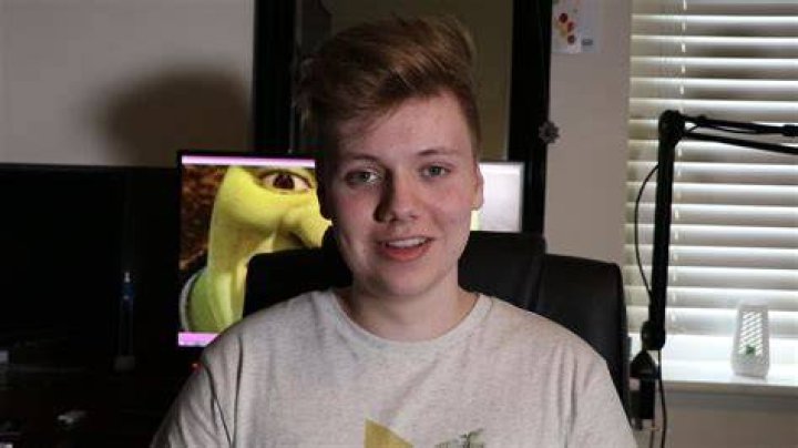 Pyrocynical Is The Famous 23yearold YouTube Star Straight? Here Is