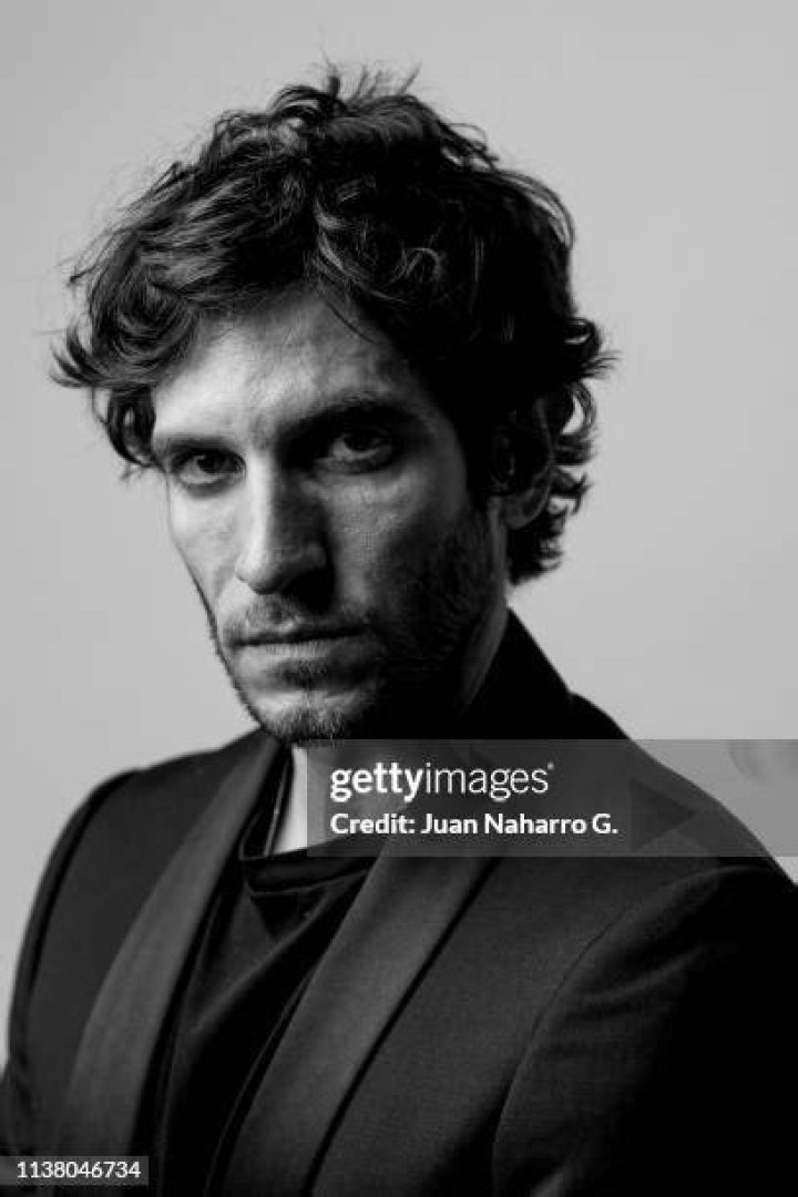 Quim Gutierrez during his shoot (Source MUBI)