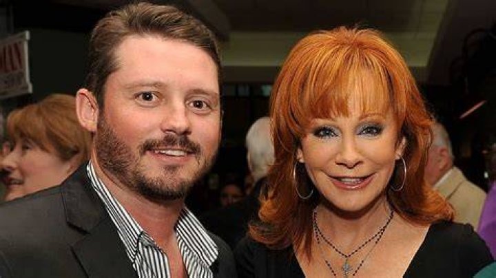 Reba McEntire supported ex daughterinlaw Kelly Clarkson after messy