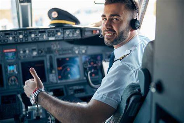 Report Male pilot said he had sex with John Travolta, says actor