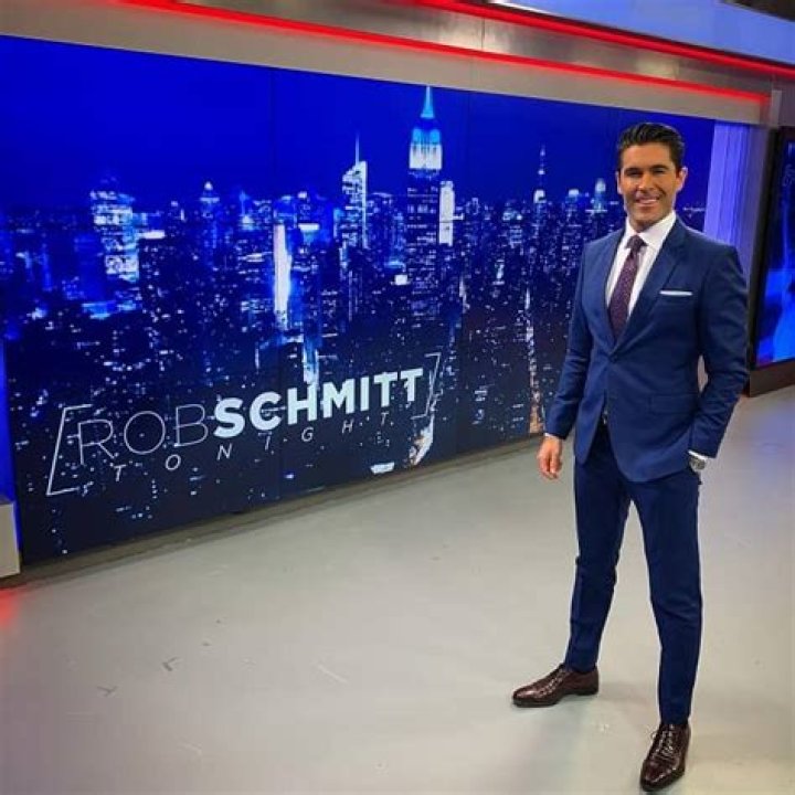 Rob Schmitt Wiki & Bio, Age, NewsMax, Fox News, Wife, Height, Net