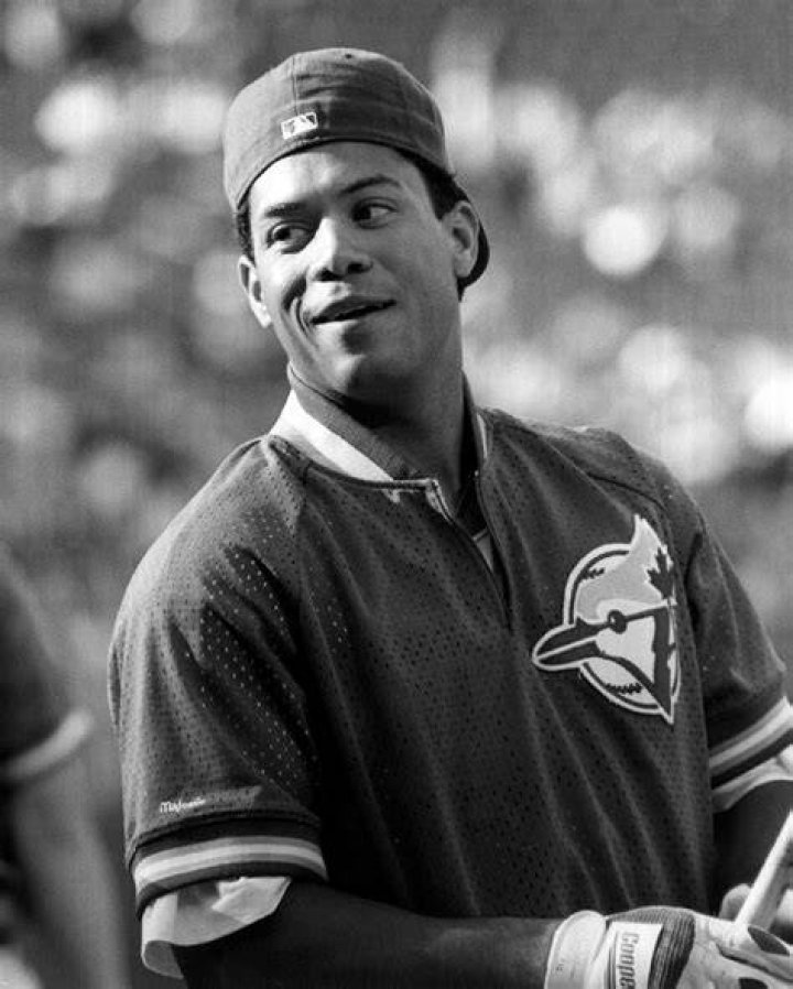 Roberto Alomar Biography, Life, Interesting Facts