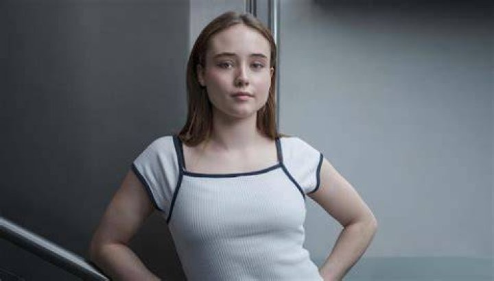 Ruby Stokes - Bio, Age, Net Worth, Single, Nationality, Facts