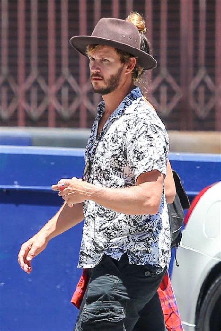 Ryan Kwanten Arrives at Standard Hotel in LA With Girlfriend Ashley