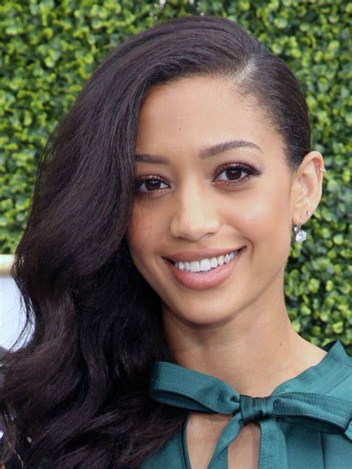 Samantha Logan Actress