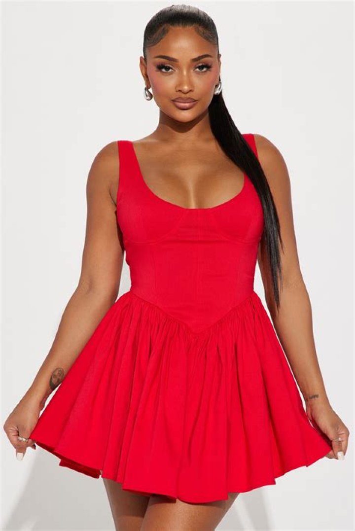 Scarlett Bordeaux Red dress women, Beautiful redhead, Hot redhead