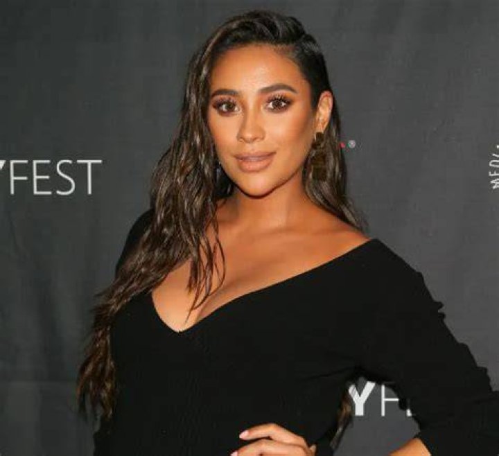 Shay Mitchell Net Worth From Pretty Little Liars To Empowering Role Model