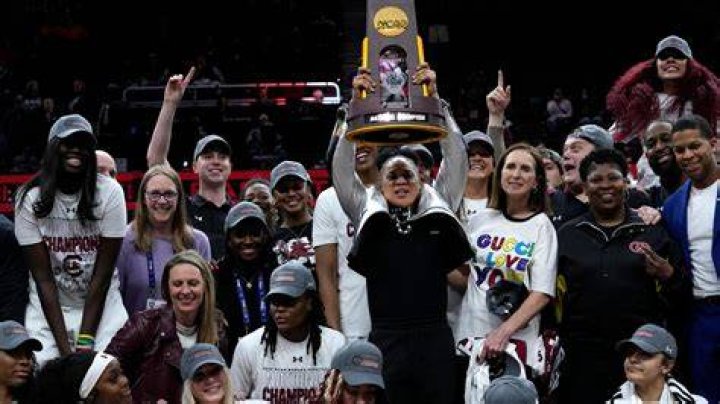 South Carolina, Iowa, UConn top final AP Top 25 women's basketball poll