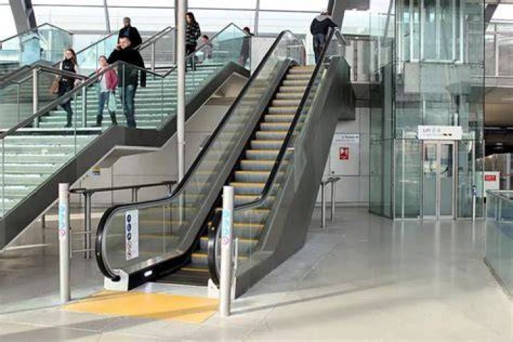 Stratford Shortest Escalator on the Tube Network YouTube