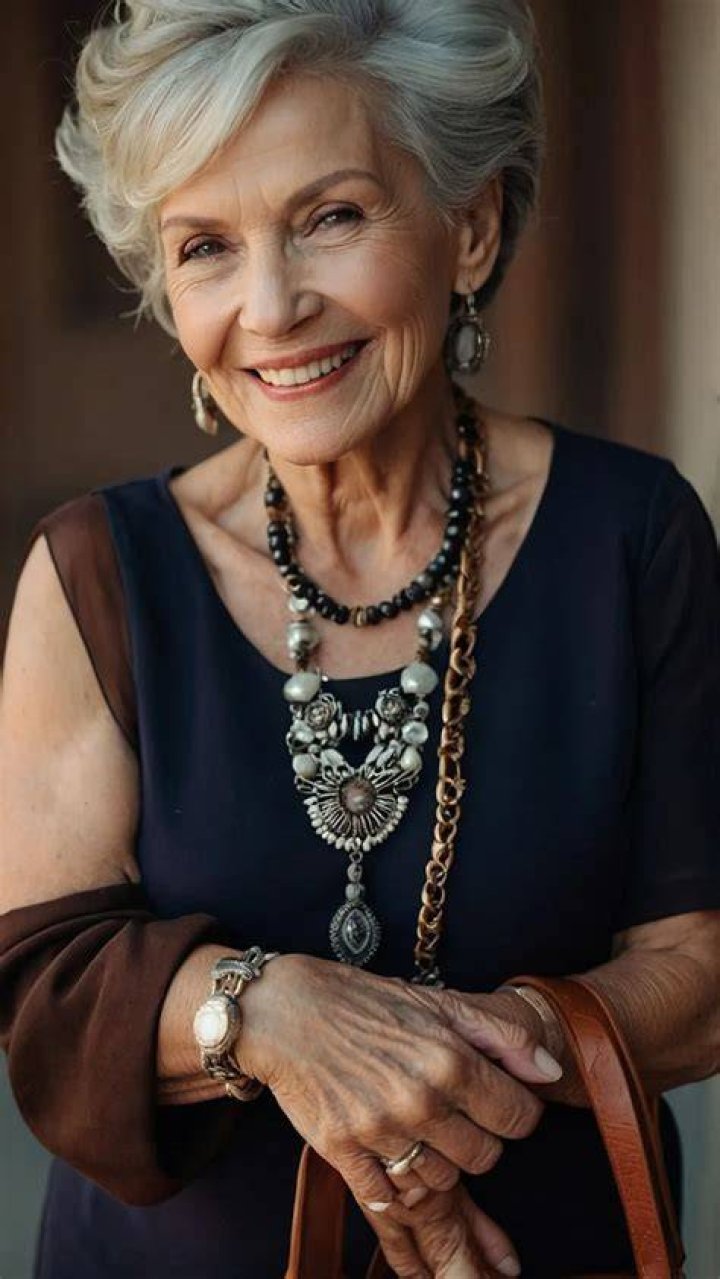 Stylish Older Women, Older Women Fashion, Mature Fashion, Fashion For
