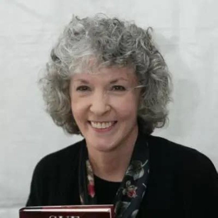 Sue Grafton Net Worth 2022 Age, Height, Weight, Husband, Kids, Bio