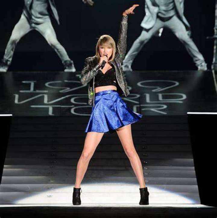 Taylor Swift performs live during the iHeartRadio's Z100 Jingle Ball