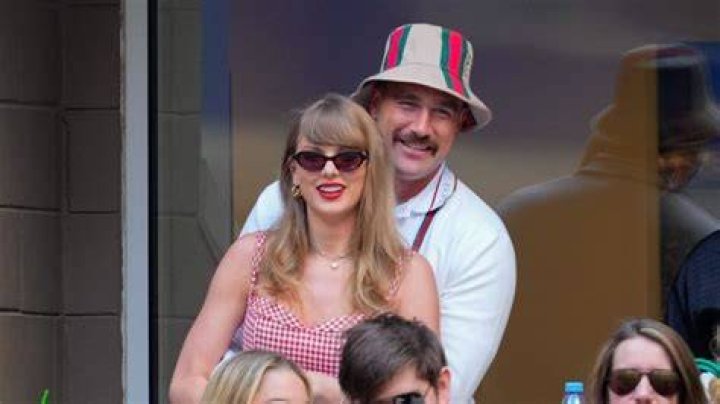 Taylor Swift's 10th studio album Midnights love