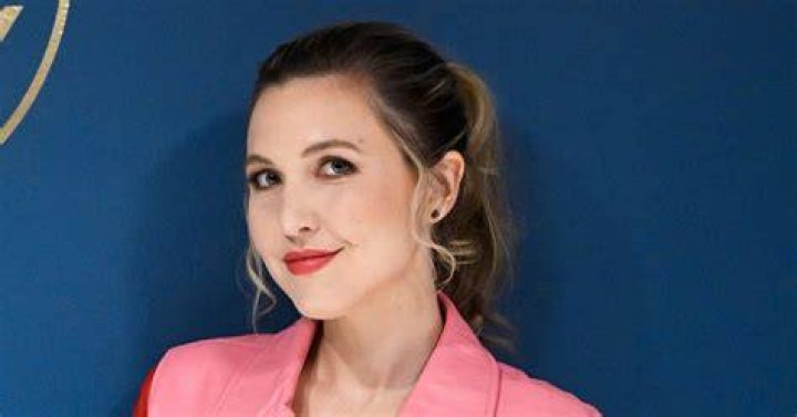 Taylor Tomlinson Needed to Find the Funny in Her Bipolar Diagnosis