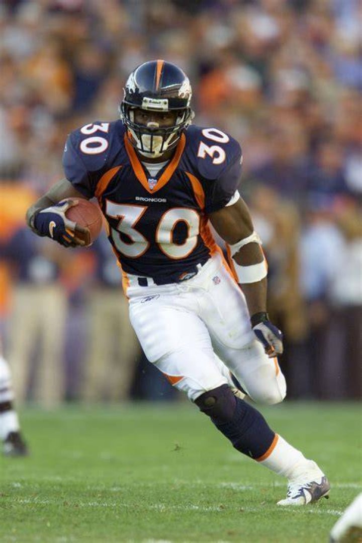 Terrell Davis &ldquo;Accidentally&rdquo; Feels Up Hot Weather Girl&rsquo;s Boob (Video