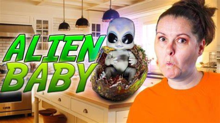The BABY ALiEN Broke Out Of His EGG YouTube