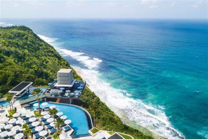 The Cliff Club