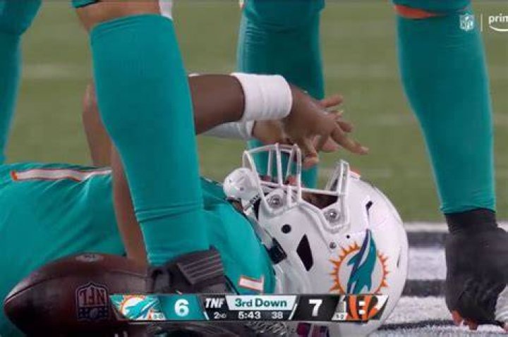 The Scary On-Field Injury Of Miami Dolphins' Tua Tagovailoa Has Twitter Absolutely Livid ·