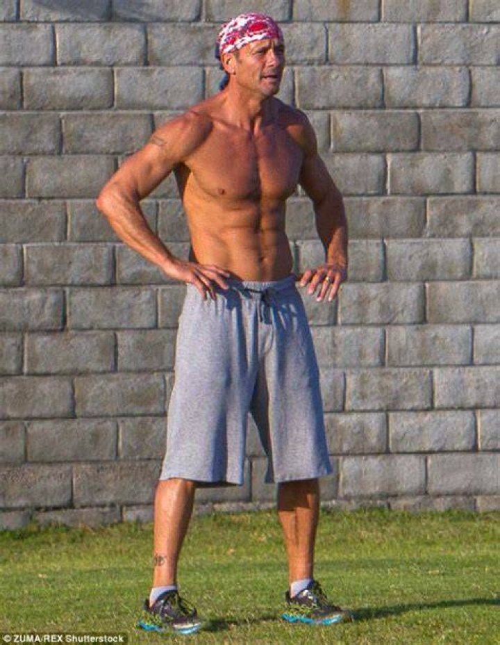 Tim McGraw, 47, showcases buff six pack during workout in San Diego