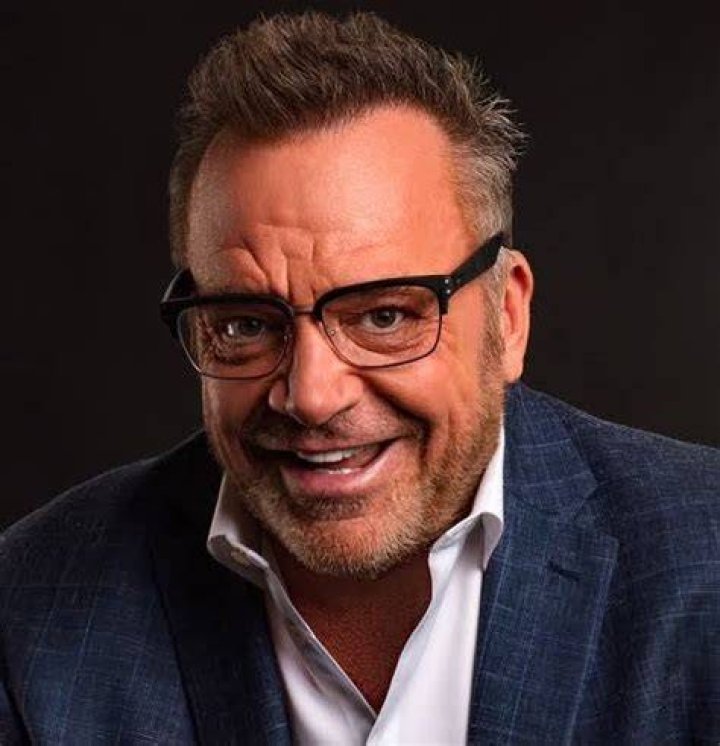 Tom Arnold Biography Childhood, Life Achievements & Timeline