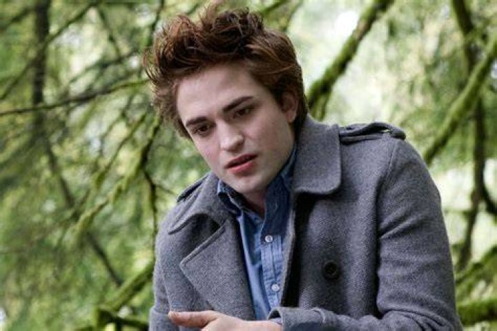 Twilight 5 Robert Pattinson propose qu'Edward Cullen devienne gay