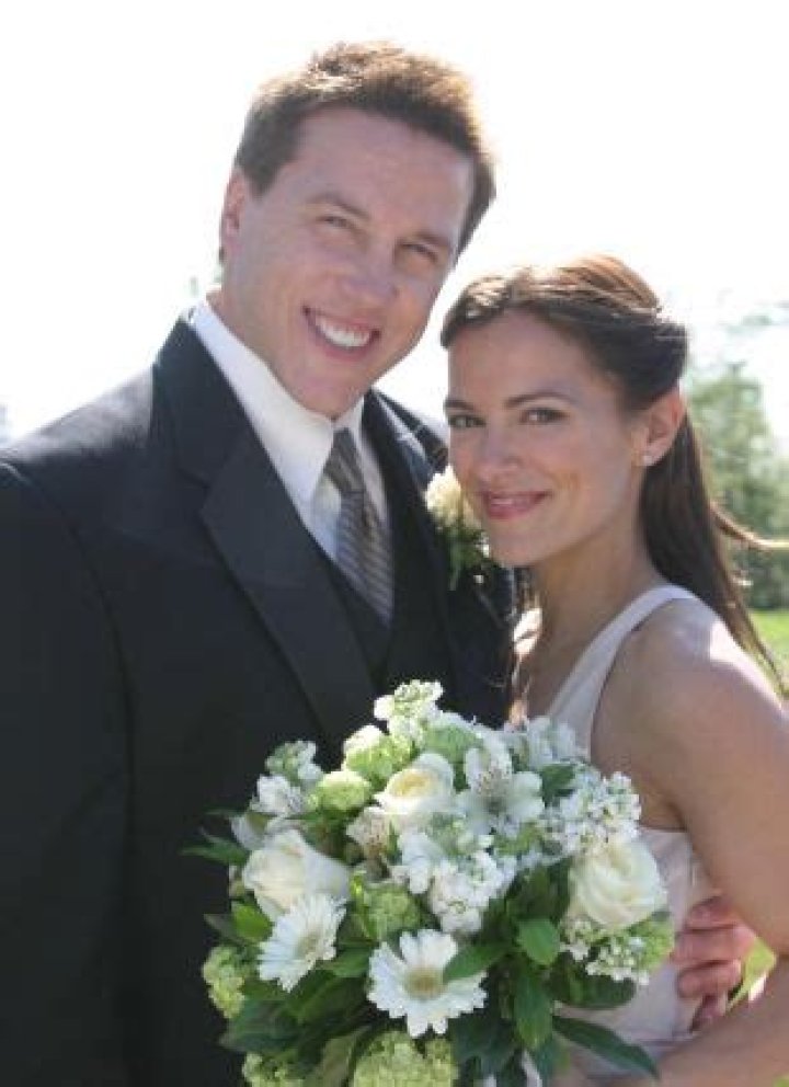 Unveiling The Private World Of Lochlyn Munro's Wife: Surprising Revelations