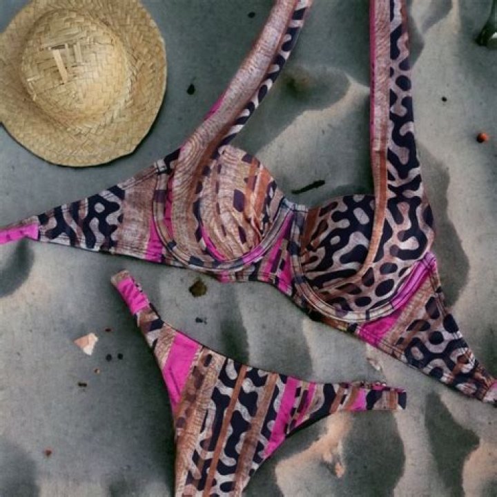 Valentina Quir&oacute;s 3 youth bikinis that show that the Santa Fe Klan