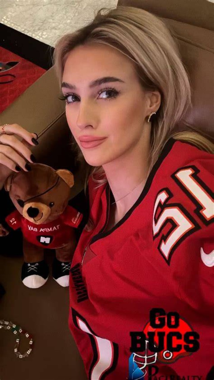 Veronika Rajek supports Tom Brady with a Buccaneers Teddy bear between her legs