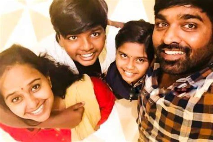 Vijay Sethupathi Family Pictures, Wife, Marriage Photos, Children, Age