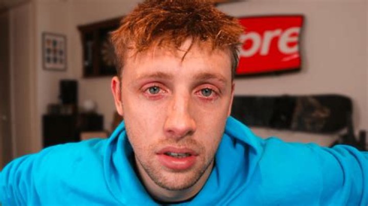 W2S (Harry Lewis) Net Worth, Age, Sister, Height, Girlfriend, Instagram
