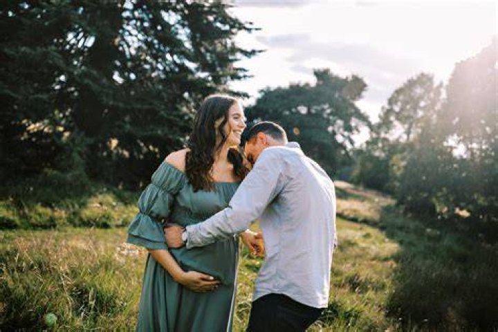 West London maternity photographer A pregnancy photoshoot in Ojai