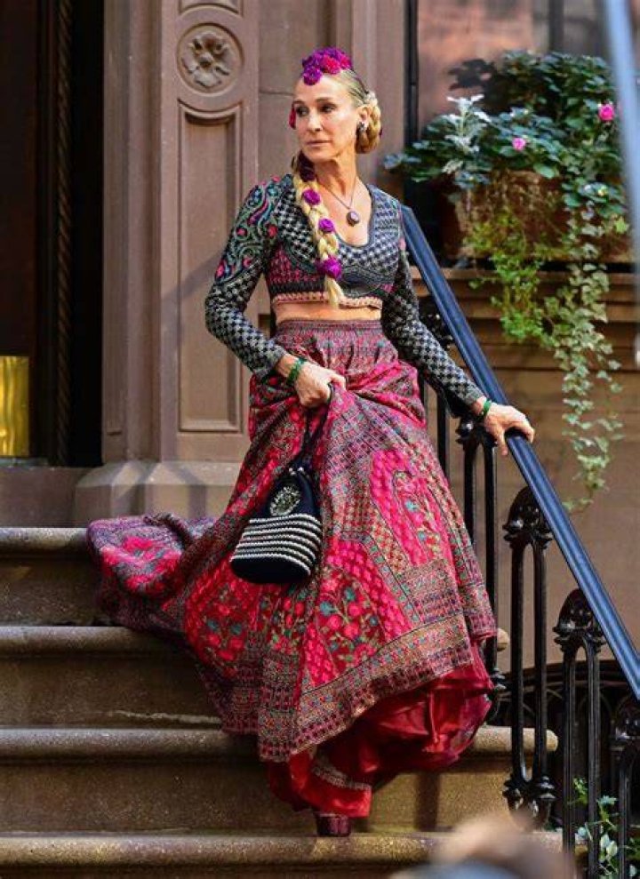 What Carrie Bradshaw&rsquo;s Been Wearing in 2021&hellip; So Far Tabloid Podium