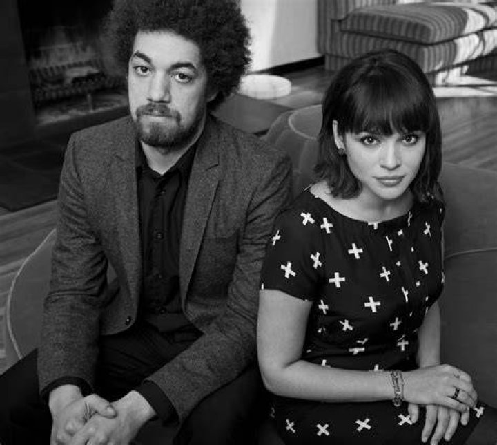 What did Norah Jones and her sister, Anoushka Shankar, do in Encinitas