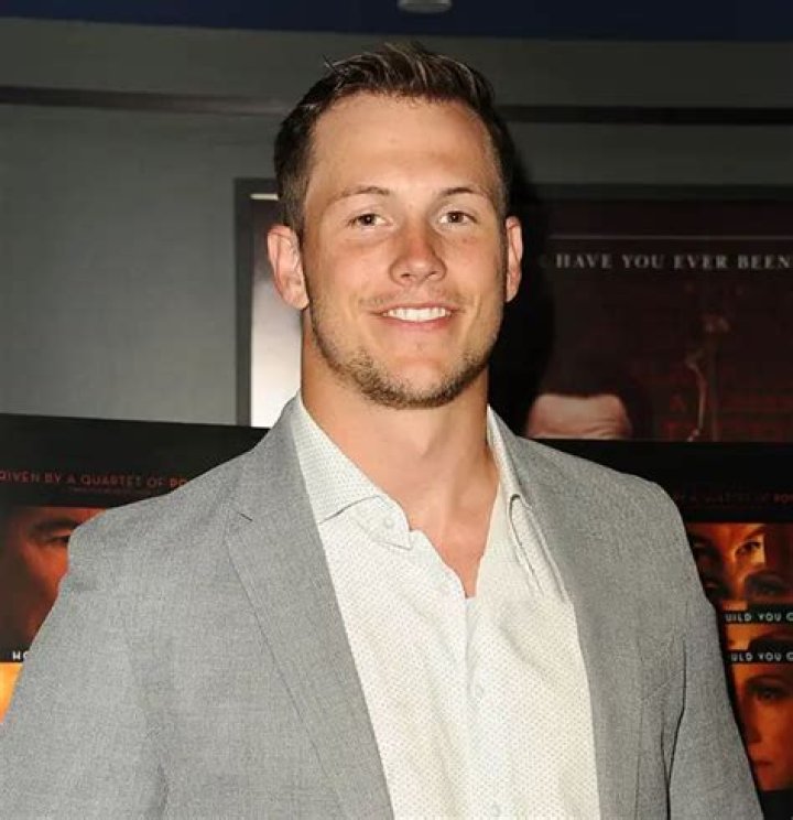What is Andrew East salary? Celebrity.fm 1 Official Stars