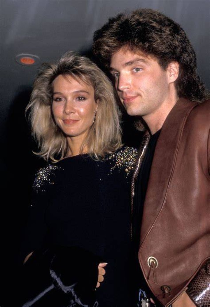 What is Cynthia Rhodes doing today? Husband, Net Worth, Wiki