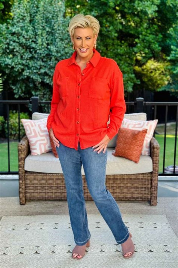 What is Kim Gravel's Net Worth and Salary in 2022?Explore her personal